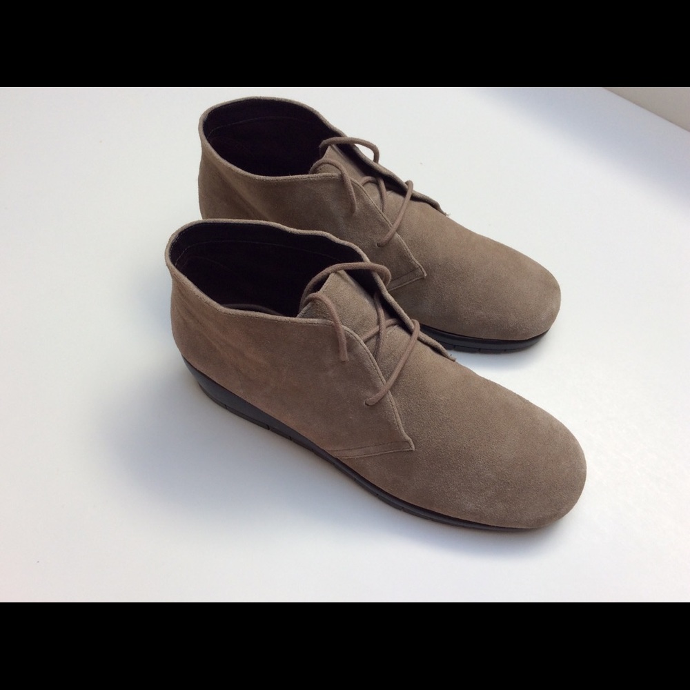 Shoes - Picture 2 of 6